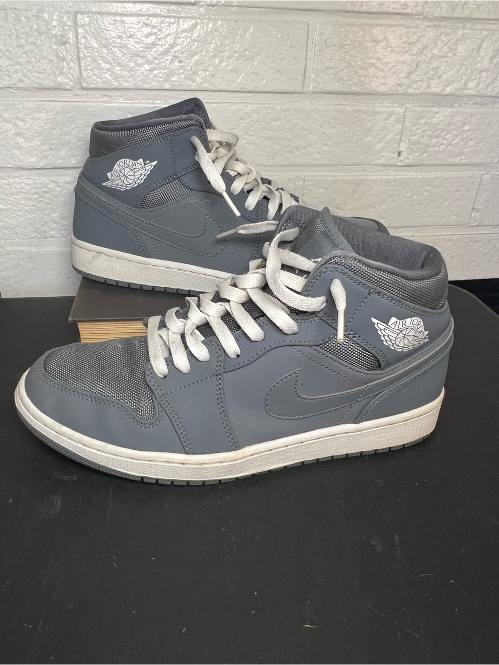Nike Air Jordan 1 Mid Cool Grey White 554724-022 Mens Size 9.5 Basketball Shoes